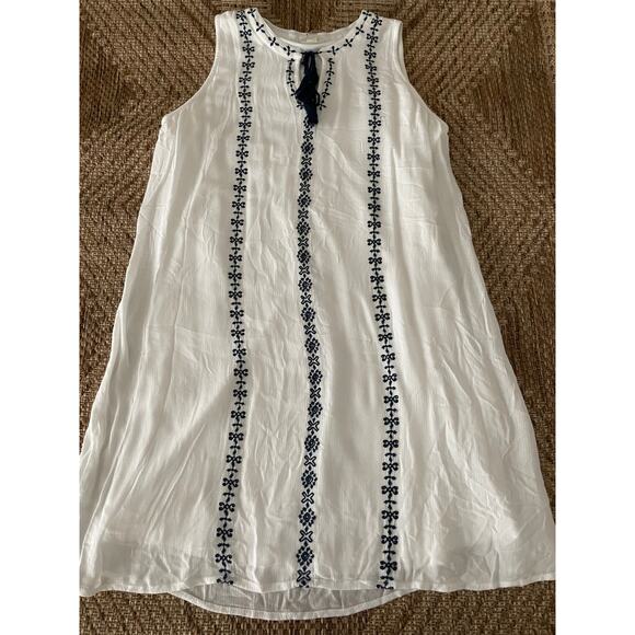 St. John's Bay Dresses & Skirts - St. John's Bay White Gauze Sleeveless Dress with Blue Embroidery SZ M